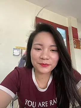 Snapshot of Bee_Yellow00 chatting on 23, 6, 2026 Bee Yellow00 online show from 23, 6, 2026