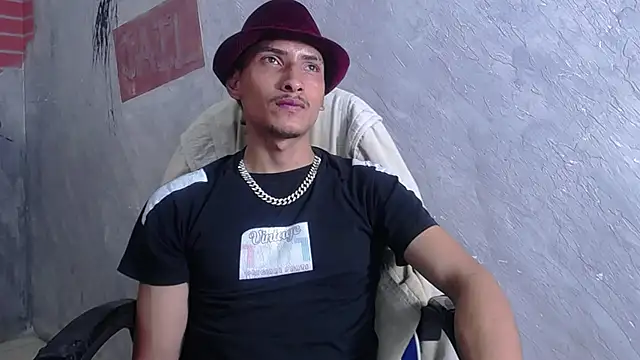 Snapshot of SavageLover_ chatting on 19, 12, 2025 SavageLover online show from 19, 12, 2025