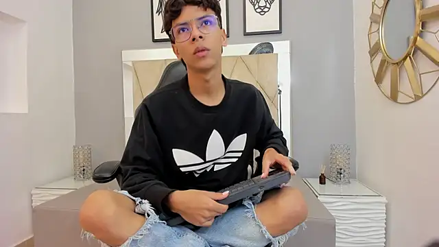 adams bobby online show from 4, 12, 2025