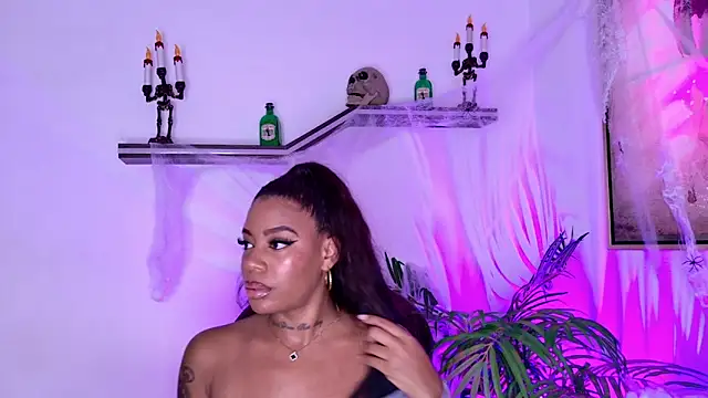 Snapshot of loana_vegas chatting on 30, 10, 2025 loana vegas online show from 30, 10, 2025