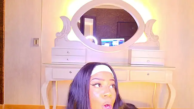 Snapshot of loana_vegas chatting on 19, 6, 2026 loana vegas online show from 19, 6, 2026