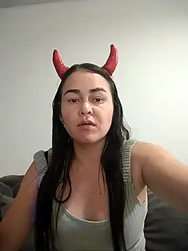 Snapshot of adria0011 chatting on 4, 11, 2025 adria0011 online show from 4, 11, 2025