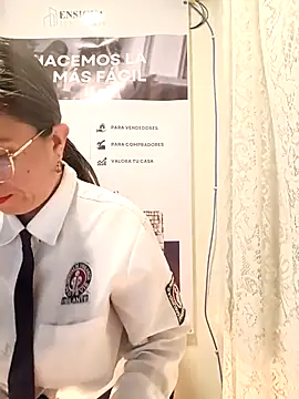 Snapshot of Valentina--1 chatting on 4, 4, 2026 Valentina--1 online show from 4, 4, 2026