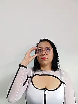 Caroline-17 online show from 28, 11, 2025