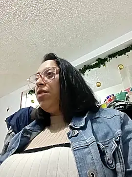 Caroline-17 online show from 3, 12, 2025