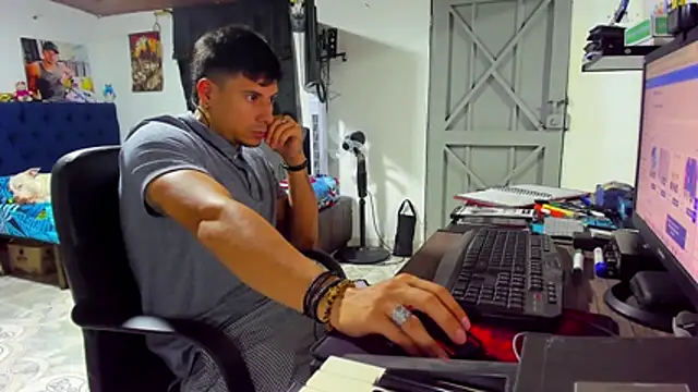 Malek Ivonny online show from 11, 11, 2025