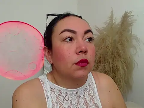 Yadis hot online show from 7, 2, 2026