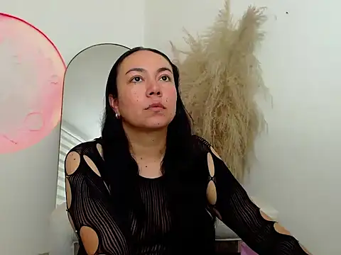 Yadis hot online show from 9, 2, 2026