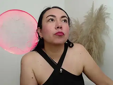 Yadis hot online show from 17, 2, 2026