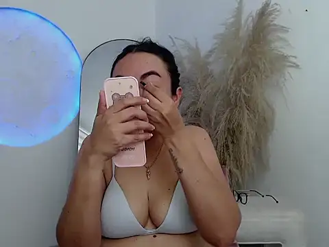 Yadis hot online show from 18, 2, 2026