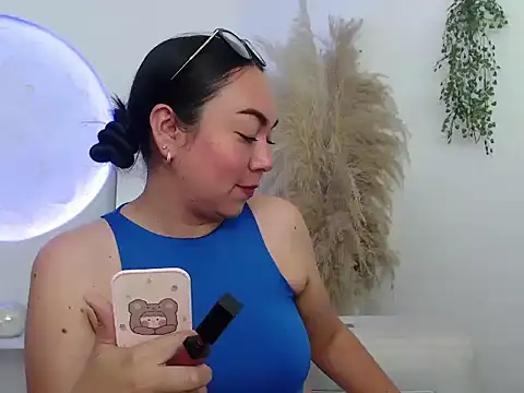 Yadis hot online show from 28, 2, 2026