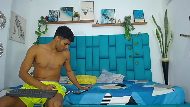 Hot Boys Latinos X online show from 17, 11, 2025