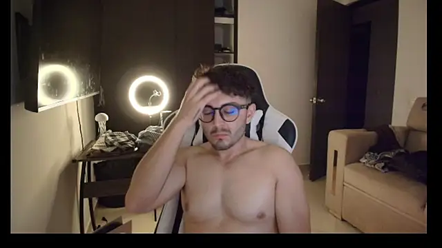 Snapshot of lionandreough chatting on 24, 10, 2025 lionandreough online show from 24, 10, 2025