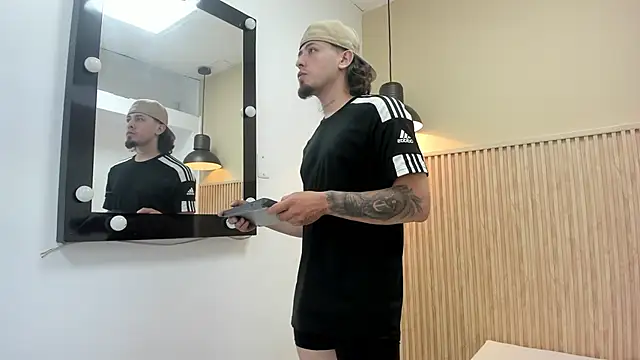 Snapshot of STEINER_01 chatting on 28, 10, 2025 STEINER 01 online show from 28, 10, 2025