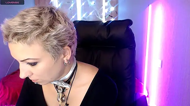 Snapshot of Sweet-n-Strong chatting on 15, 11, 2025 Sweet-n-Strong online show from 15, 11, 2025