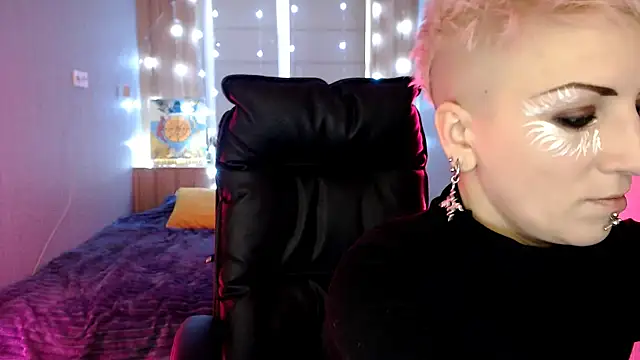 Snapshot of Sweet-n-Strong chatting on 16, 12, 2025 Sweet-n-Strong online show from 16, 12, 2025