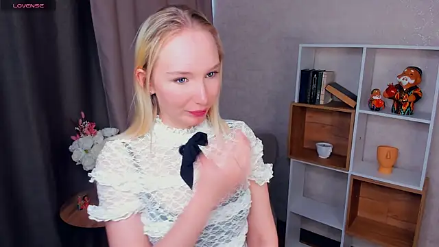 Snapshot of NorikoLiebeck chatting on 25, 10, 2025 NorikoLiebeck online show from 25, 10, 2025