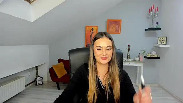 SerenLys online show from 4, 11, 2025