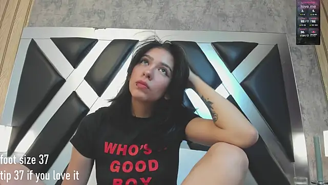 Snapshot of CloePerson chatting on 8, 4, 2026 CloePerson online show from 8, 4, 2026