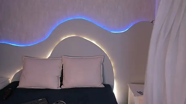 Snapshot of EmiliClarke chatting on 6, 1, 2026 EmiliClarke online show from 6, 1, 2026