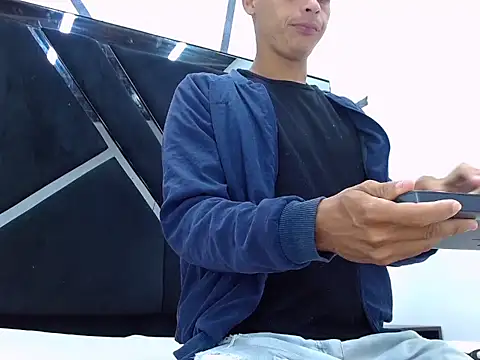 wiltom  online show from 29, 10, 2025