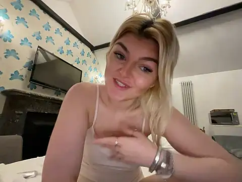 rosie-hipstergal online show from 23, 3, 2026