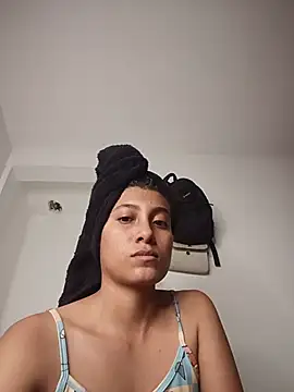 YeseniaRodriguez3 online show from 6, 1, 2026