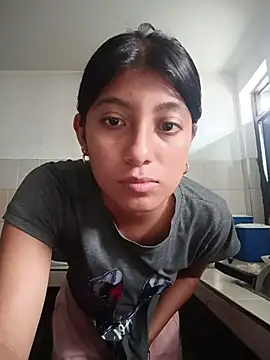 YeseniaRodriguez3 online show from 5, 3, 2026