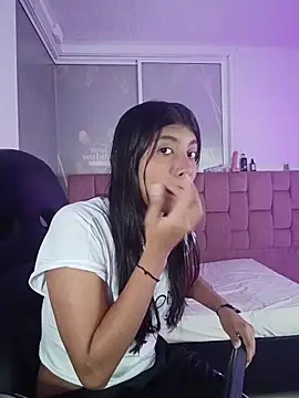 YeseniaRodriguez3 online show from 5, 5, 2026