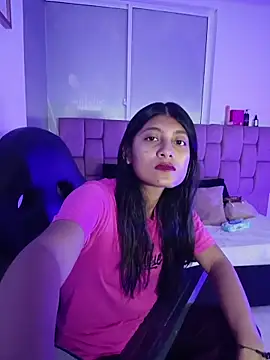 YeseniaRodriguez3 online show from 13, 5, 2026