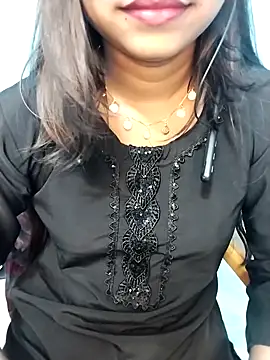 Snapshot of cute_mahi07 chatting on 13, 11, 2025 cute mahi07 online show from 13, 11, 2025