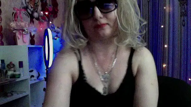 xHot Amazonq online show from 28, 3, 2026