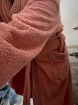 flo emillia online show from 28, 10, 2025