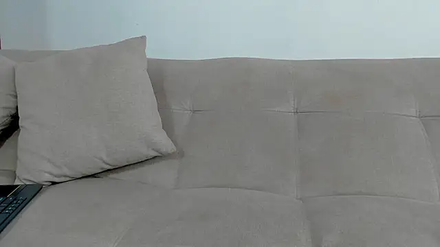 Snapshot of hanathompson___0 chatting on 18, 12, 2025 hanathompson 0 online show from 18, 12, 2025