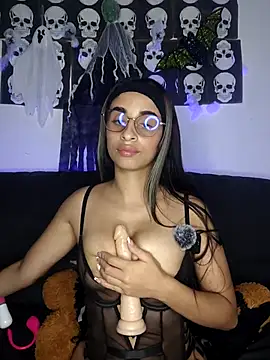 Snapshot of RosyDarck chatting on 28, 10, 2025 RosyDarck online show from 28, 10, 2025