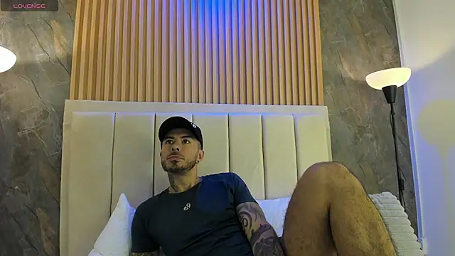 Snapshot of axel_tatto chatting on 27, 10, 2025 axel tatto online show from 27, 10, 2025