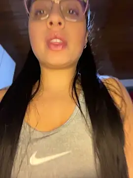 Im Saraaaa online show from 13, 6, 2026