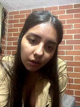 Snapshot of Au-rora chatting on 4, 11, 2025 Au-rora online show from 4, 11, 2025