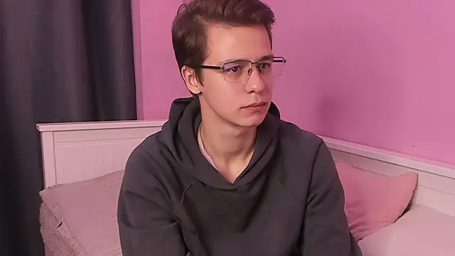 Snapshot of NuvyLace chatting on 28, 10, 2025 NuvyLace online show from 28, 10, 2025