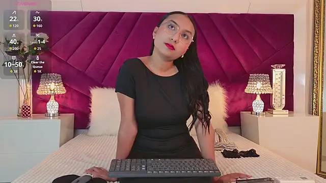 Snapshot of MiahDiRose chatting on 30, 10, 2025 MiahDiRose online show from 30, 10, 2025