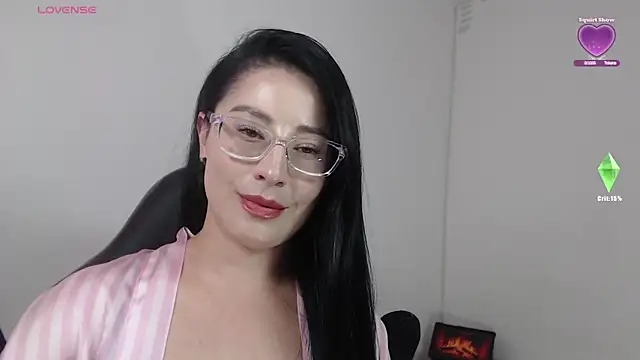 Snapshot of Emma_Hotkiss chatting on 4, 5, 2026 Emma Hotkiss online show from 4, 5, 2026