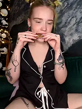 Snapshot of mattiethebaddieee chatting on 15, 12, 2025 mattiethebaddieee online show from 15, 12, 2025