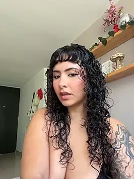 Snapshot of SugarTroubl33 chatting on 4, 4, 2026 SugarTroubl33 online show from 4, 4, 2026