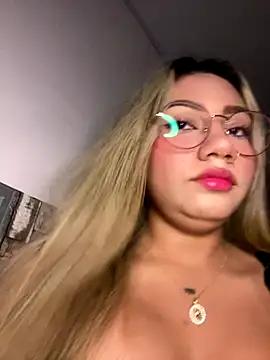 Vicky-Nova online show from 28, 10, 2025