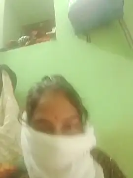 Snapshot of Madhuyadav420 chatting on 28, 10, 2025 Madhuyadav420 online show from 28, 10, 2025