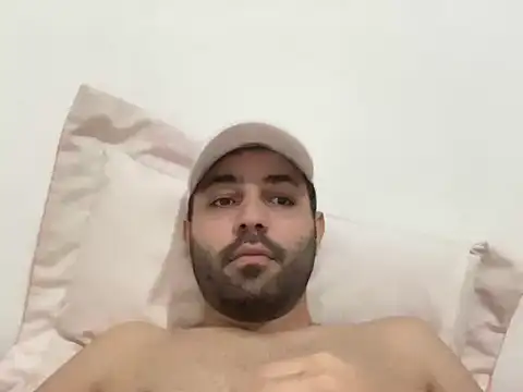 Snapshot of HotCamBR chatting on 28, 10, 2025 HotCamBR online show from 28, 10, 2025