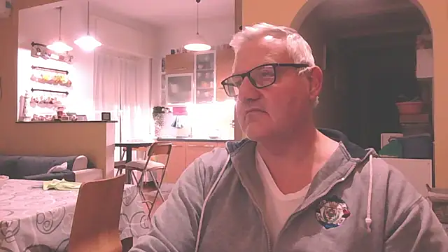 Snapshot of Diegoriv71 chatting on 3, 4, 2026 Diegoriv71 online show from 3, 4, 2026