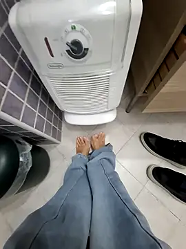 Piediniecollant online show from 4, 11, 2025