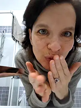 Piediniecollant online show from 20, 12, 2025