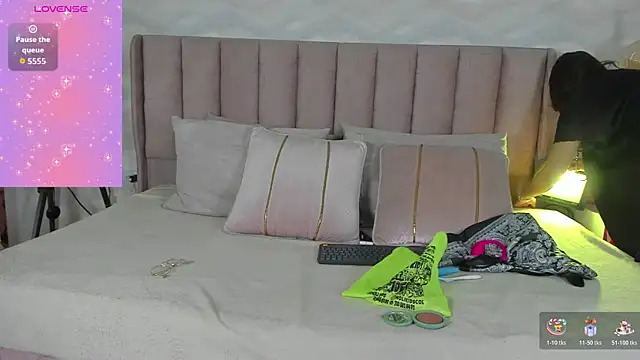 Snapshot of alaya_noir_ chatting on 25, 11, 2025 alaya noir online show from 25, 11, 2025